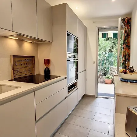 Henri Camille Real Estate - Goya - One Bedroom Close Center * Cannes