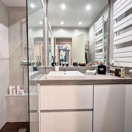 Henri Camille Real Estate - Goya - One Bedroom Close Center Holiday home *
