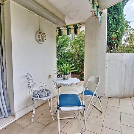 Henri Camille Real Estate - Goya - One Bedroom Close Center *